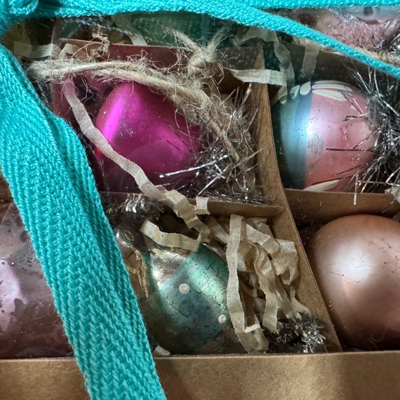 Glitterville Set of boxed ornaments-20 ornament- NWT-sold at Anthropologie - Picture 5 of 8